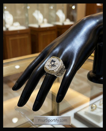 NHL / 2016 Pittsburgh Penguins Stanley Cup Championship Ring